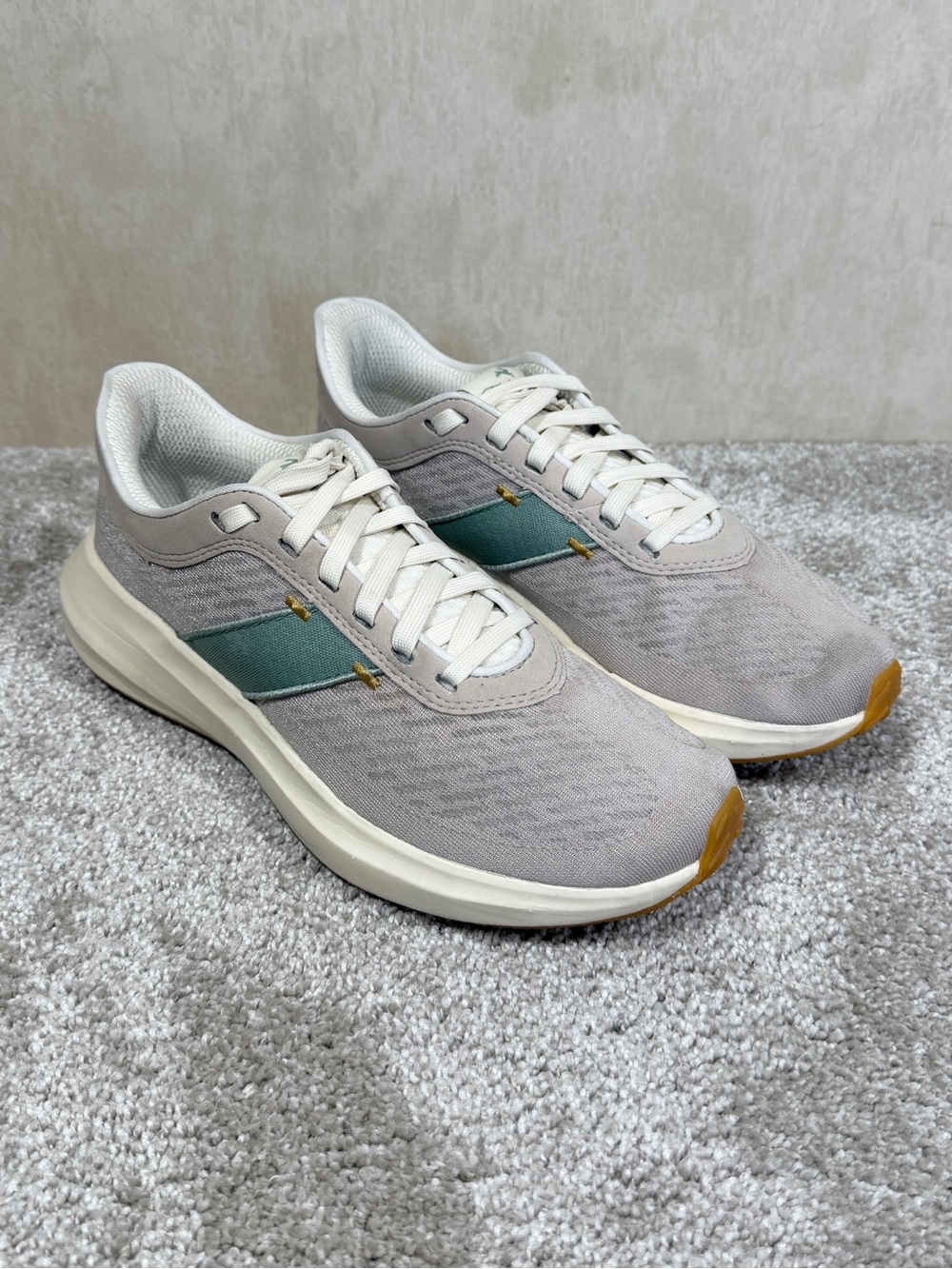 Tracksmith Women’s Eliot Runner Sneaker Shoes Trainer in Neutral 7